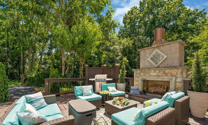 College Grove House | Cozy luxurious cottage tucked away in the woods near Arrington Vineyards!!!!