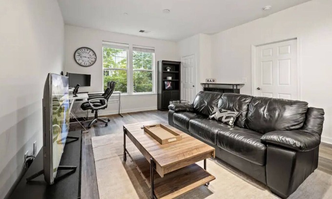 Jefferson Manor Apartment | Cozy Luxury In-Law Suite Apt w/ Free Street Park
