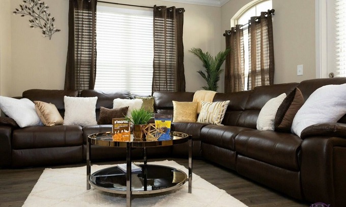 Ardmore Condo | Cozy Luxury Midtown 1 Bedroom Condo