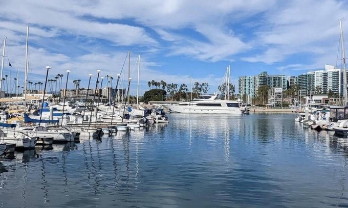 Marina del Rey Apartment | Cozy master bedroom in gorgeous Marina del Rey close to the ocean and the beach
