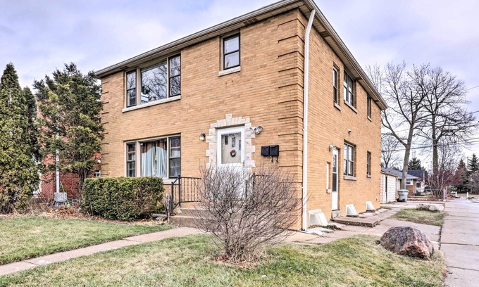 Glendale House | Cozy Milwaukee Home: 3 Mi to Whitefish Bay!