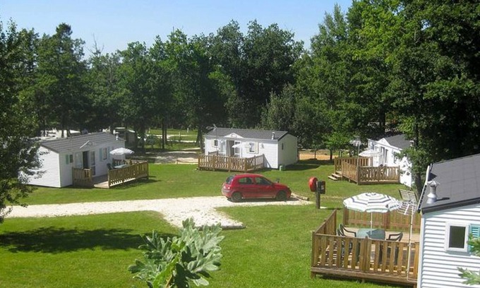 Le Fouilloux House | Cozy mobile home with terrace for 4 people