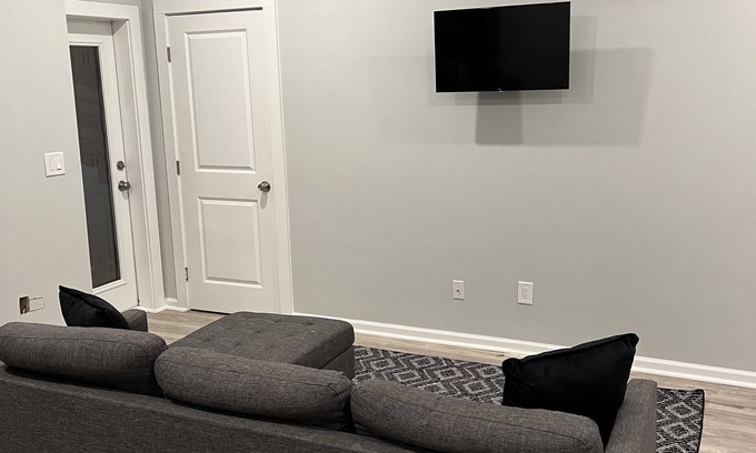 Oakhurst Apartment | Cozy Modern 1Bed1.5Bath Apartment!n