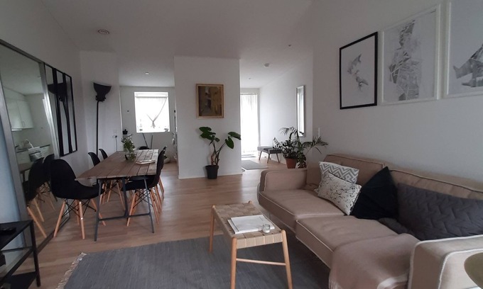 Ishøj Kommune House | Cozy & modern 59 sqm rowhouse, 20 min from city center by train.
