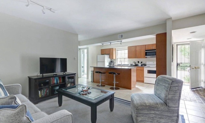 Historic Downtown Savannah Apartment | Cozy Modern Apartment w/Patio Off Jones Street!
