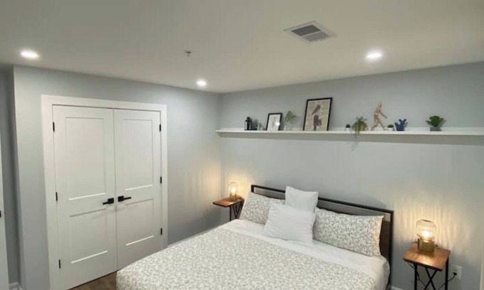 Georgetown Apartment | Cozy Modern Apt. In G-Town