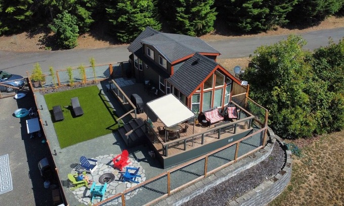 Port Angeles Ski Chalet | Cozy modern chalet at beautiful Lake Sutherland!