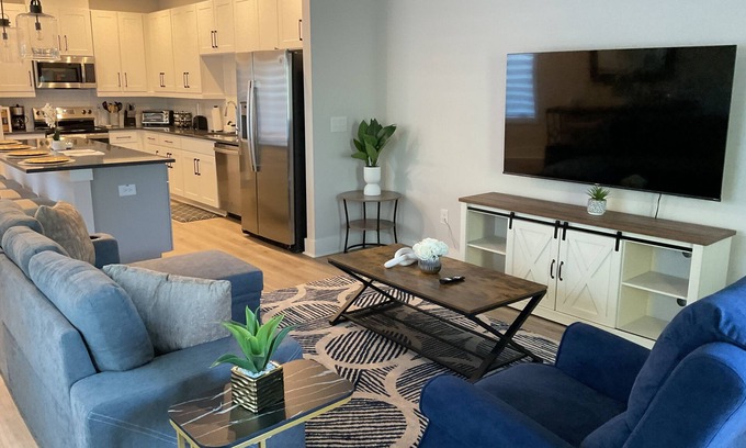 Durham House | Cozy Modern duplex 3 bed 3 bath Unit A with WiFi, AC in superb Durham