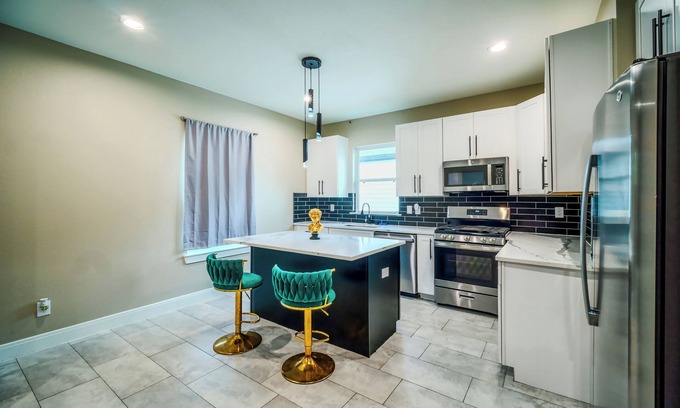 Southeast Houston House | Cozy Modern Duplex- Nrg Stadium