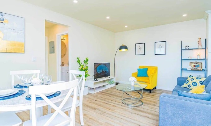 Altadena Apartment | Cozy Modern Escape with Balcony Near LA Hotspots#8