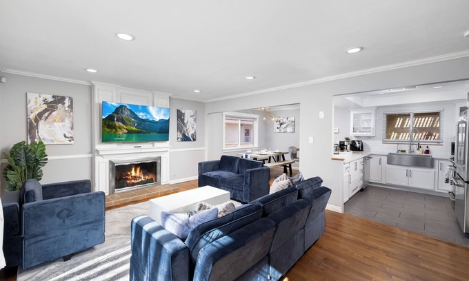 Fountain Valley House | Cozy Modern Home - Close to Beach/Disney