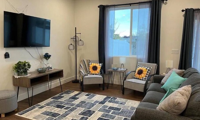 Lindon House | Cozy, Modern home in Lindon.
