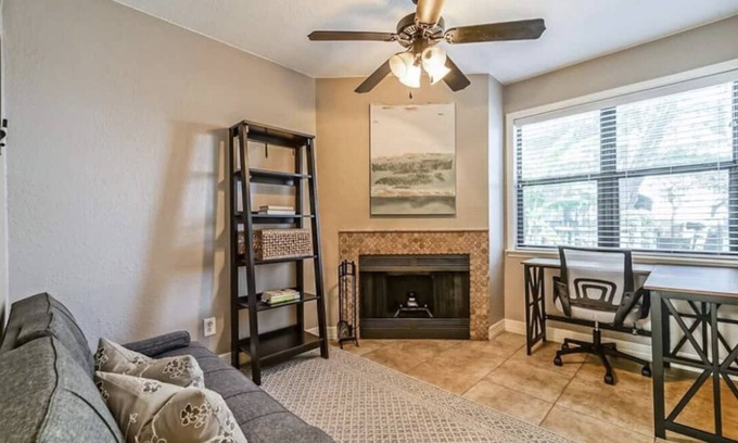 Clear Lake Shores Condo | Cozy Modern home on the Marina Bay