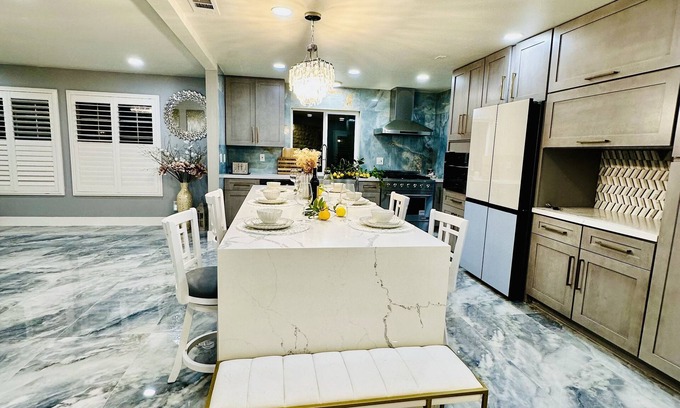 Westminster House | Cozy modern rose house 3-bedrooms pets friendly in Garden Grove, Californian