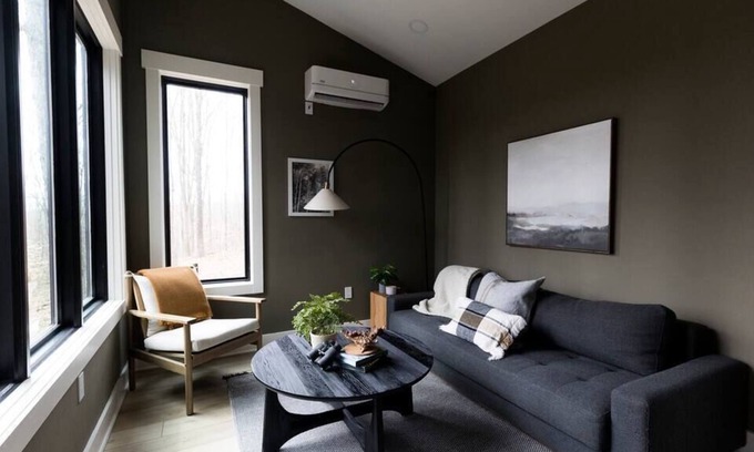 New Plymouth Apartment | Cozy Modern Sanctuary w/Hottub - Hocking Hills