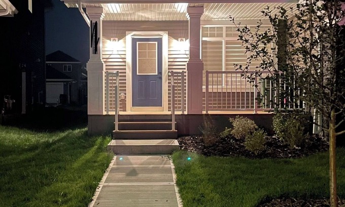 Southwest Edmonton House | Cozy modern suite with private entry
