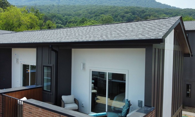Chattanooga Condo | Cozy Mountain Basecamp on the Riverwalk, w/Rooftop Deck