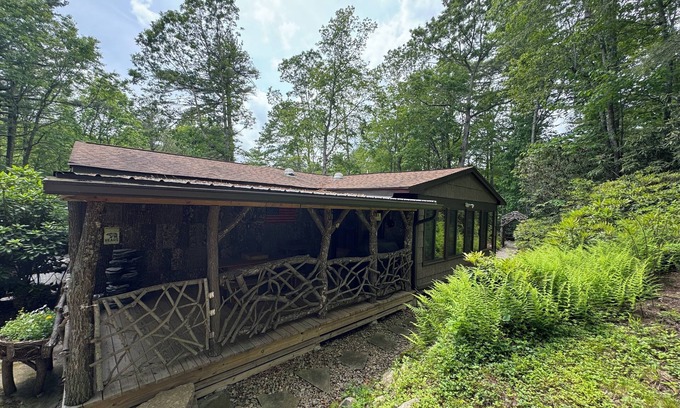 Newland House | Cozy mountain cabin close to Linville, Grandfather Mountain & Boone