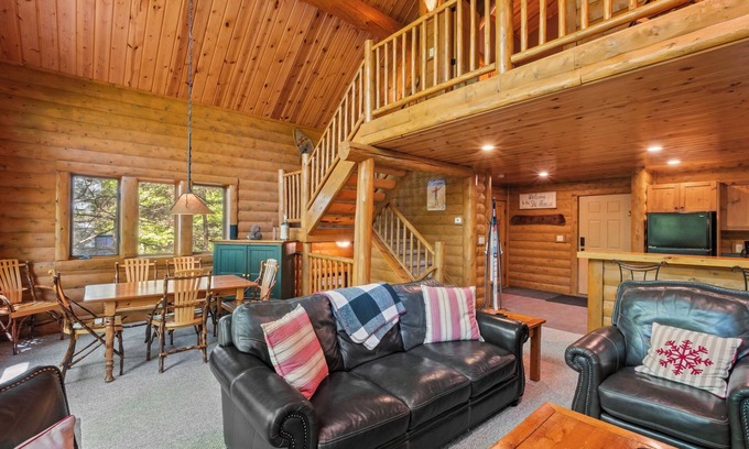 Boyne City Cabin | Cozy Mountain Cabin | Ski-in/Ski-out | Private Hot Tub | Sleeps 8 | 3 Bedroom