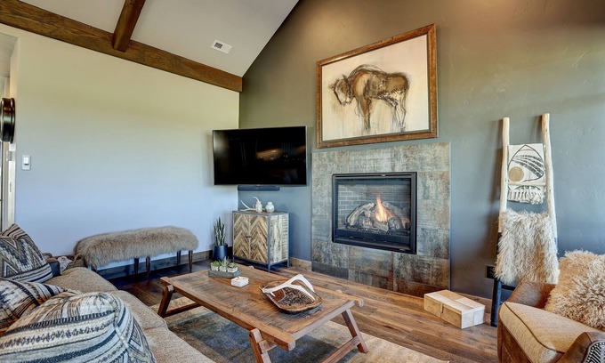 Sisters House | Cozy Mountain Escape Home with Amazing Views! Shared Pool-Hot tub