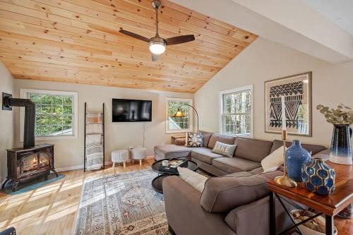 Gilford House | Cozy Mountain Retreat Fireplace Deck Near Lakes