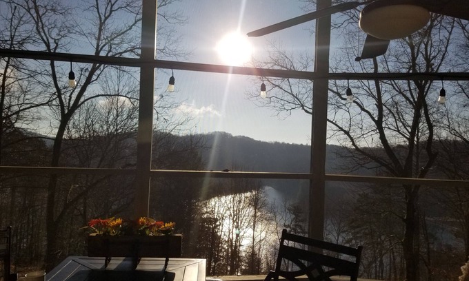 Unaka Cottage | Cozy Mountain Retreat! Lake & Mountain Views, Pet friendly! Fiber internet!