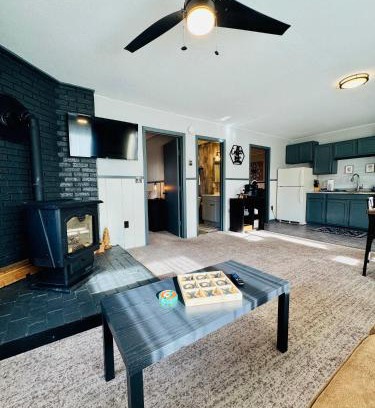 Bessemer House | Cozy Mountain View Condo at Powderhorn Mountain