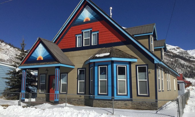 Silverton House | Cozy Mountain View home just blocks from center of town.