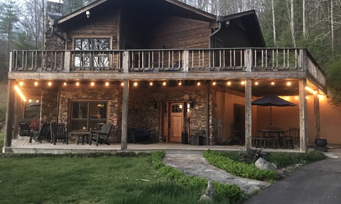 Tuckasegee Cabin | Cozy Mtn Lakefront Cabin on Wolf Lake w/Pontoon boat/Kayaks/Hot Tub/Firepit