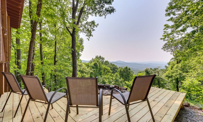 Unaka Cabin | Cozy Murphy Cabin w/Decks & Mountain Views!