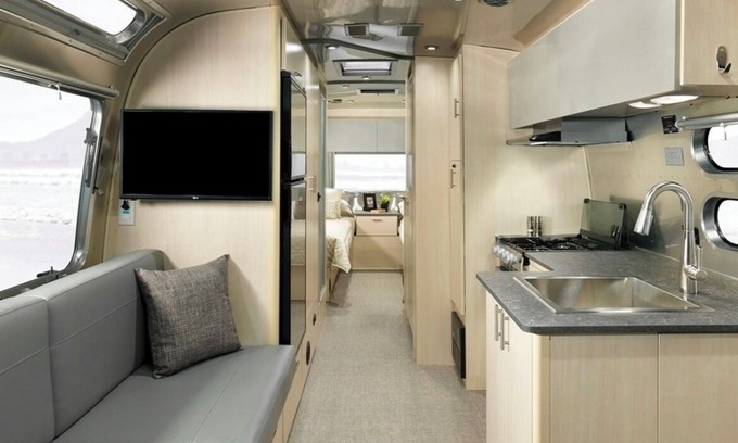 Rock Elm House | Cozy New Airstream on remote Farmland, Pet Friendly, outdoor bathhouse, fire pit