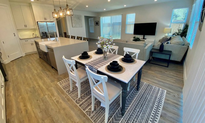 Claremont House | Cozy New Home in Claremont in Los Angeles near Colleges & Padua Hills Theater