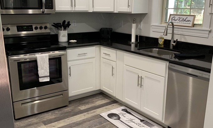 Seneca House | Cozy New Home in Clemson/Seneca - 10 minutes to University