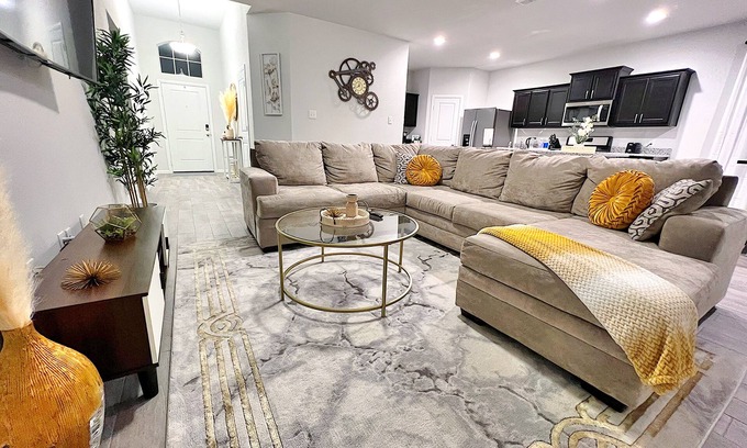 Fort Worth House | Cozy New home in Forth Worth- 8 miles from 7 miles from Alliance and stockyards!