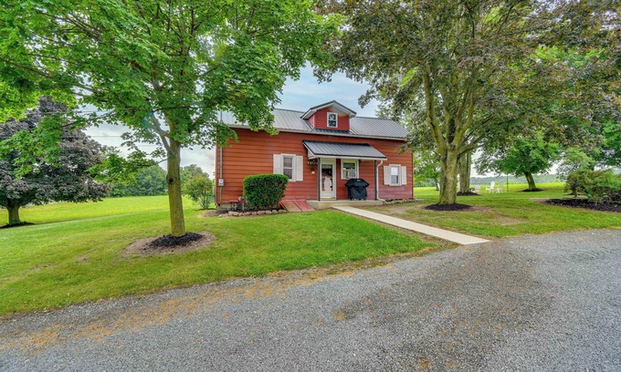 Geneva House | Cozy New York Farmhouse w/Porch, Grill & Fire Pit