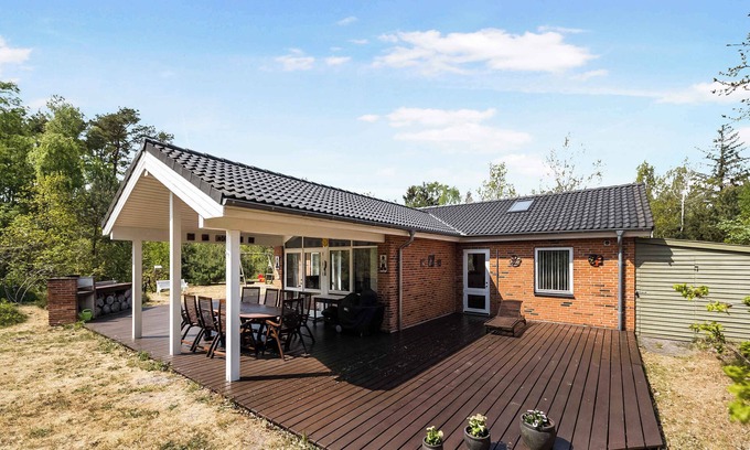 Bedegaard House | Cozy newer large holiday home in Snogebæk