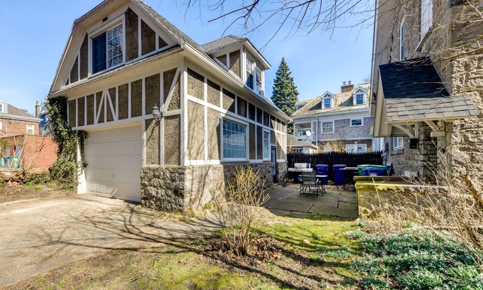 Downtown Niagara Falls Cottage | Cozy Niagara Falls Cottage w/Gas Grill + Patio!