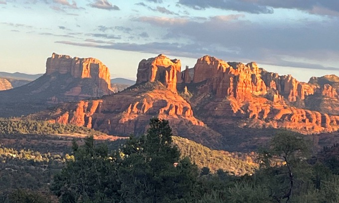 West Sedona Cabin | Cozy off grid cabin within walking distance to Oak Creek and Epic hiking trails!