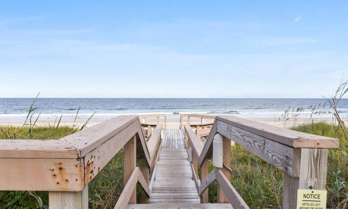 Sawgrass Condo | Cozy one bedroom two bath condo by the sea