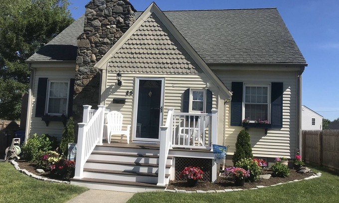 Newport East Apartment | Cozy One Bedroom 2nd Floor Apartment close to downtown Newport and Naval Base.