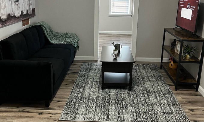 Kingsport House | Cozy one bedroom guesthouse, close to everything!