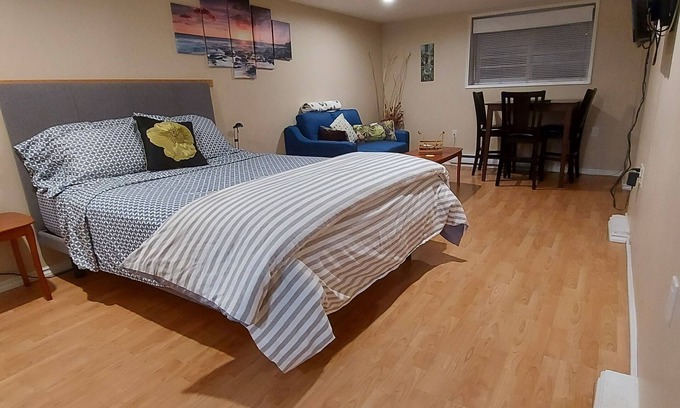 Saanich East House | Cozy One Bedroom Suite with full kitchen & private bathroom