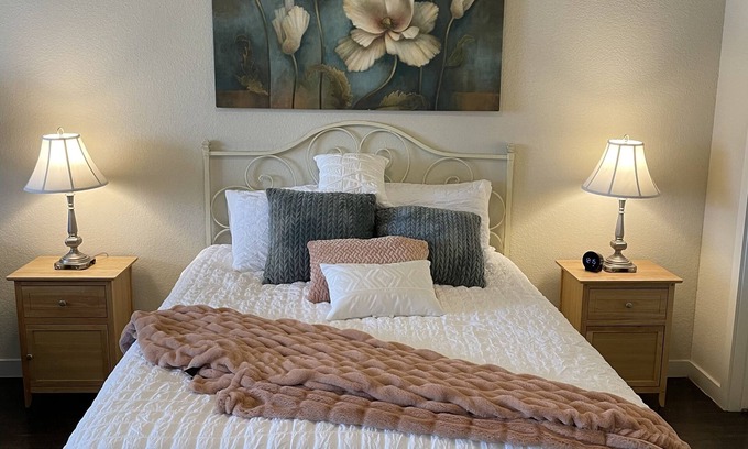 Briarwood Apartment | Cozy Park Avenue Studio