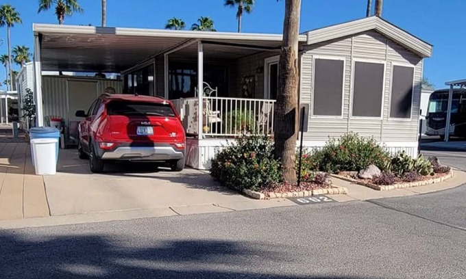 Tucson House | Cozy Park Model in charming Tucson with a beautiful view.