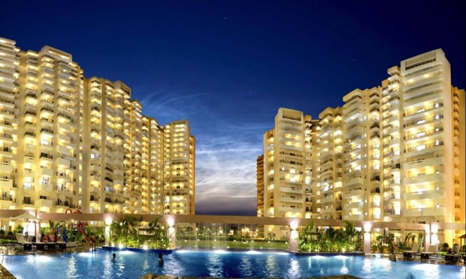 Noida Apartment | Cozy, Peaceful & Luxurious Stay
