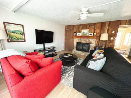 Sugar Mountain Apartment | Cozy & Peaceful View - Walk2Resort - Fireplace