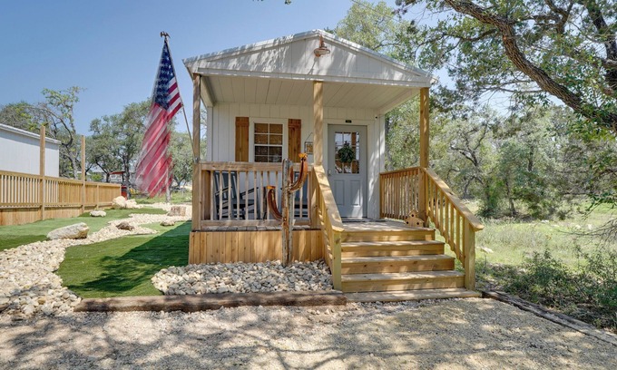 Bandera Apartment | Cozy & Pet-Friendly Bandera Getaway w/ Fire Pit!