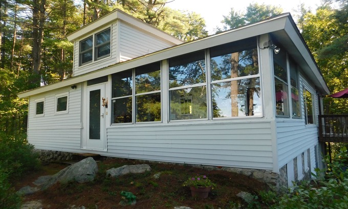 South Casco Cottage | Cozy pet-friendly cottage on Thomas Pond with excellent sunset views!