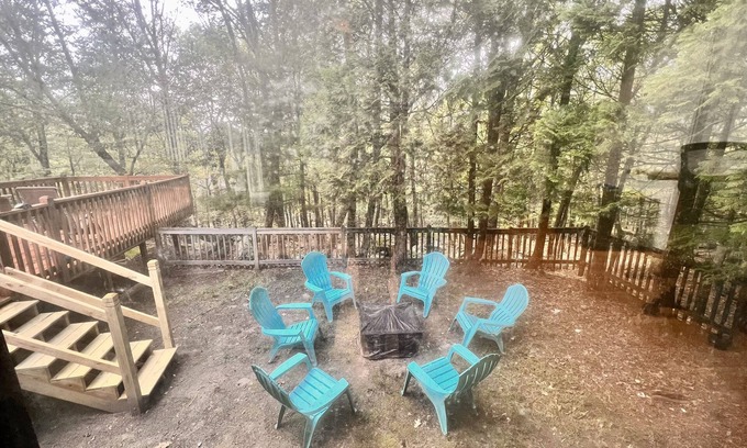 Lackawaxen House | Cozy pet-friendly fall getaways in Pennsylvania