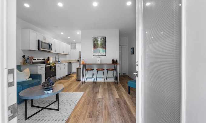 Pinehurst Apartment | Cozy Pinehurst 2BR Apartment w/3 Beds Across from Pinehurst #6 Firepitnn
